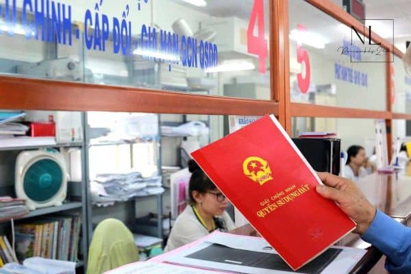 Giấy chứng nhận quyền sử dụng đất là gì? Toàn tập kiến thức về Giấy chứng nhận quyền sở hữu nhà và đất 2025