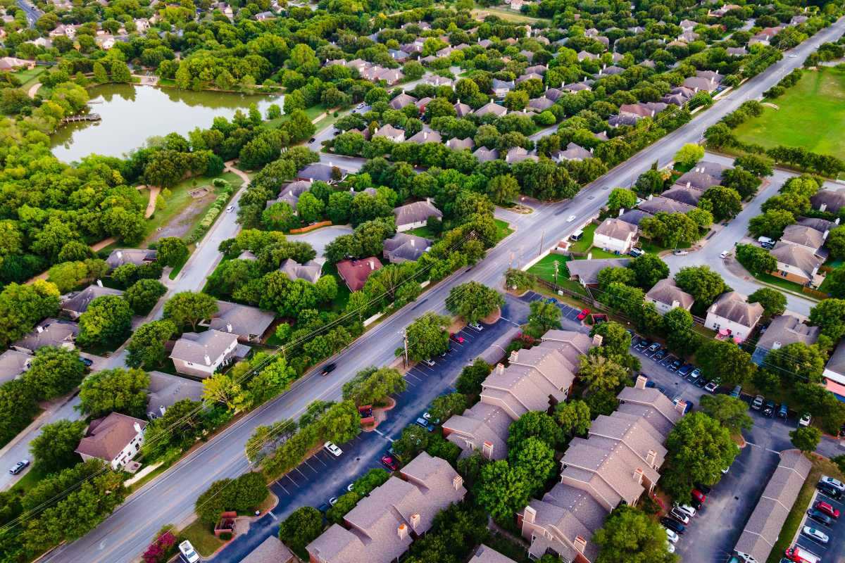 Triển vọng bất động sản Việt Nam 2025 có gì nổi bật? 3 Toàn cảnh thị trường bất động sản Việt Nam 2024 – Bước đệm cho 2025